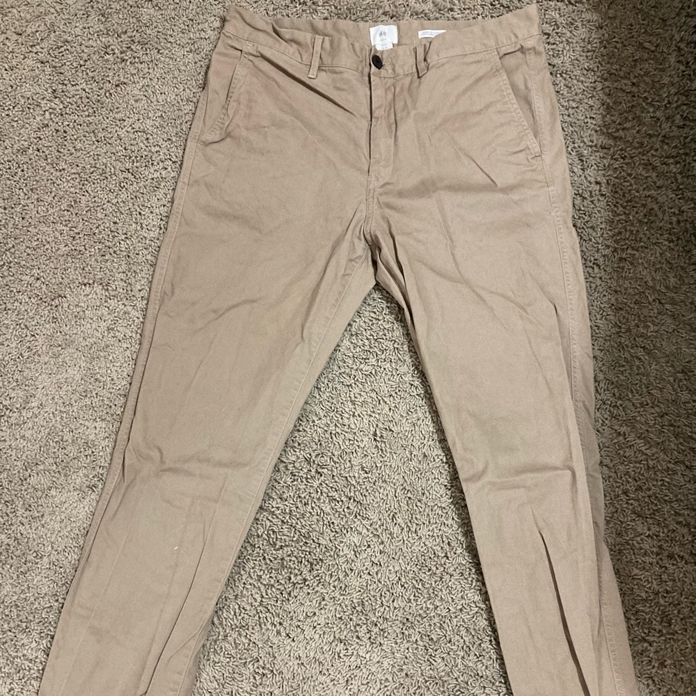 🔶Bundle 3 items for $25🔶 H&M Khaki slacks
